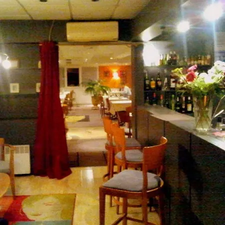 L'escale D'ales 2* ليْ